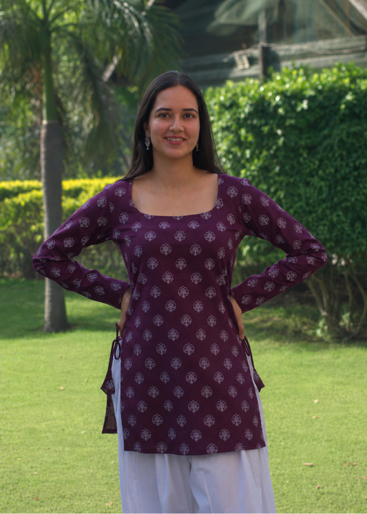 JUGNI KURTI WITH SLEEVES