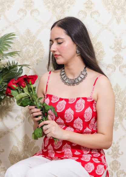 red and white sleeveless and backless short kurti