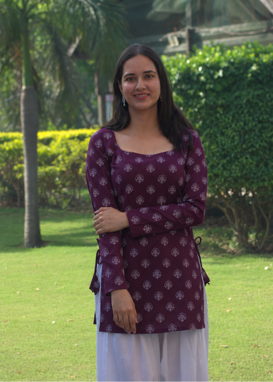 JUGNI KURTI WITH SLEEVES