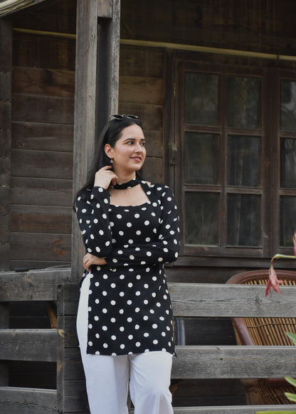 Saira Kurti With Scarf