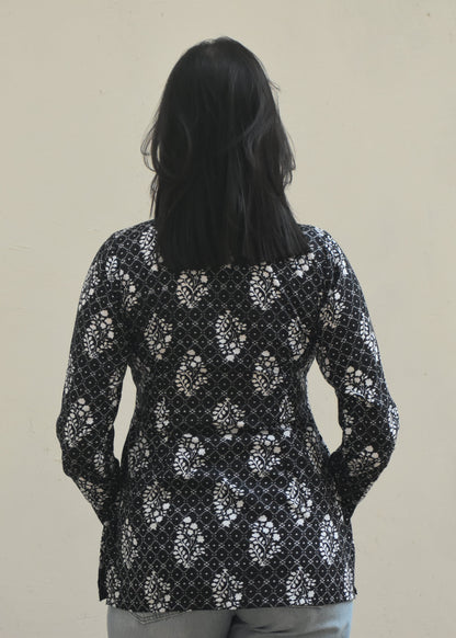 black and white v-neck floral sleeved short kurti top
