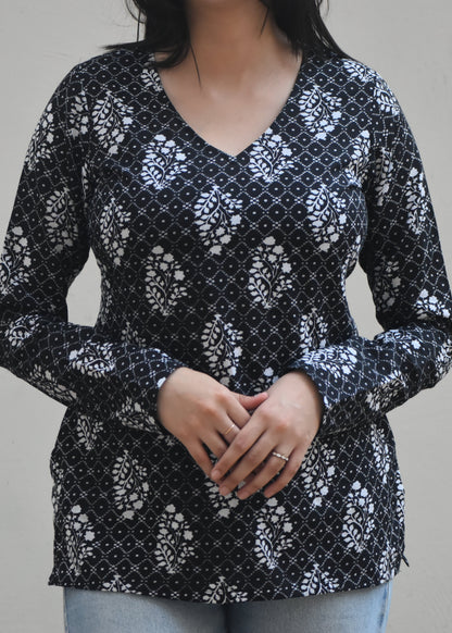 black and white v-neck full sleeved kurti top
