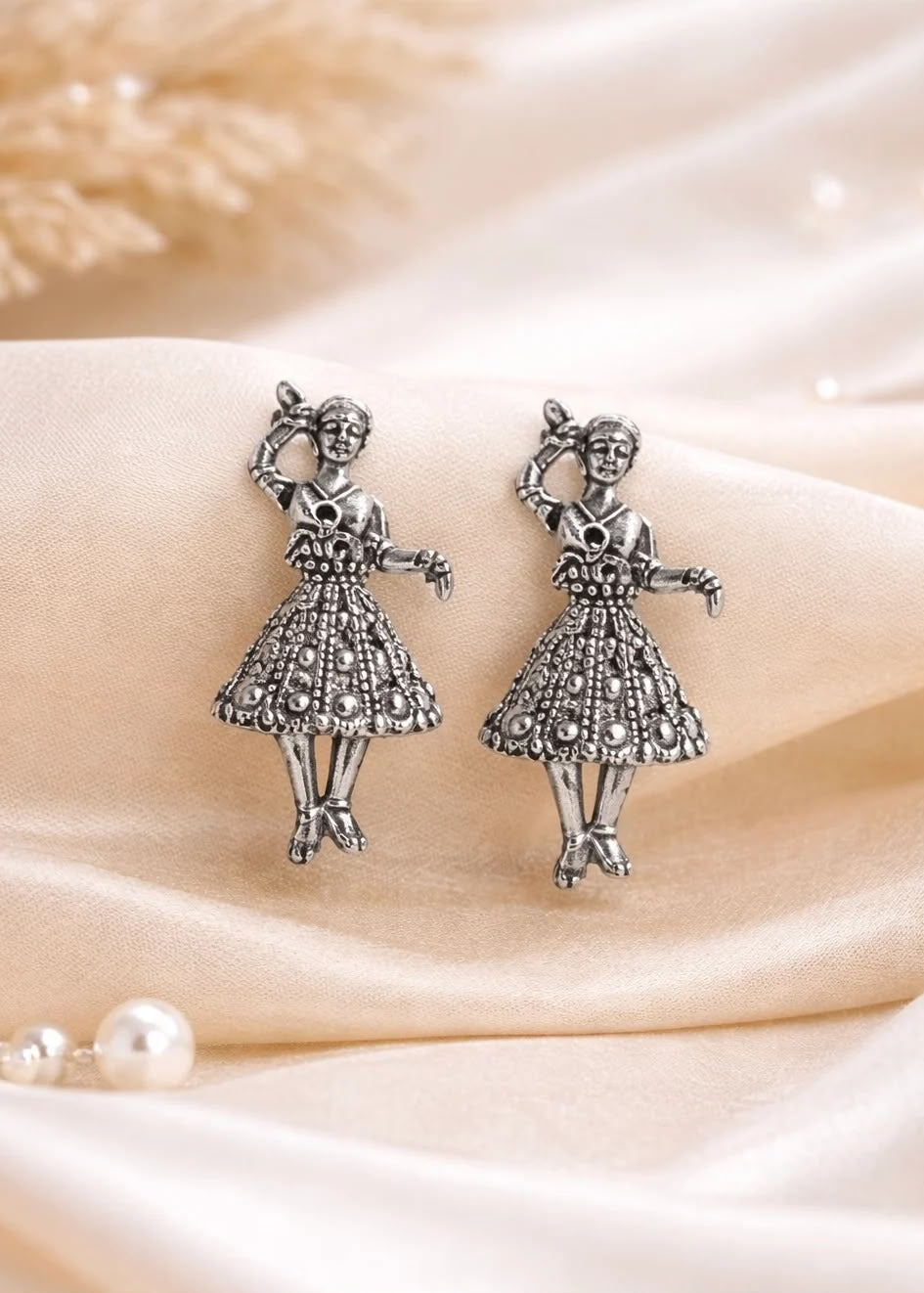 MINI DANCING DIVA STUDS